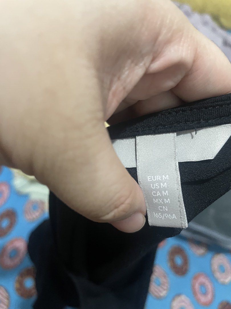 H&M Black Short Sleeve Blouse (Category: Blouses) located in Quezon City. Submitted by simply_closet (Listing ID 1470684982, Image 2). Description: RFS: declutter MOP: Gcash/bank transfer.