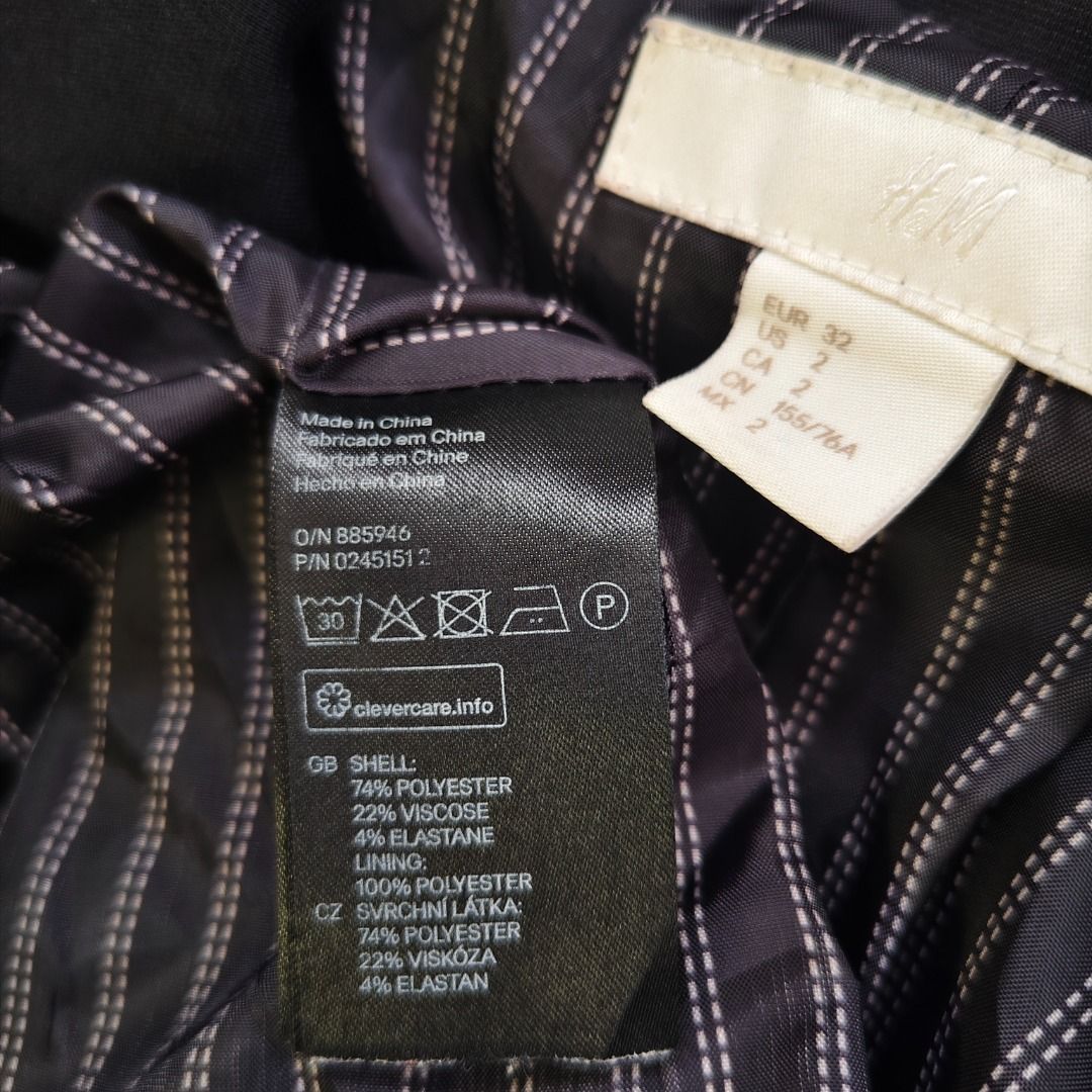 H&M Black Single-Button Tailored Jacket Blazer (Category: Coats, Jackets and Outerwear) located in Davao. Submitted by jcshop27 (Listing ID 1470558994, Image 3). Description: See flaw (cut at inner fabric only).
