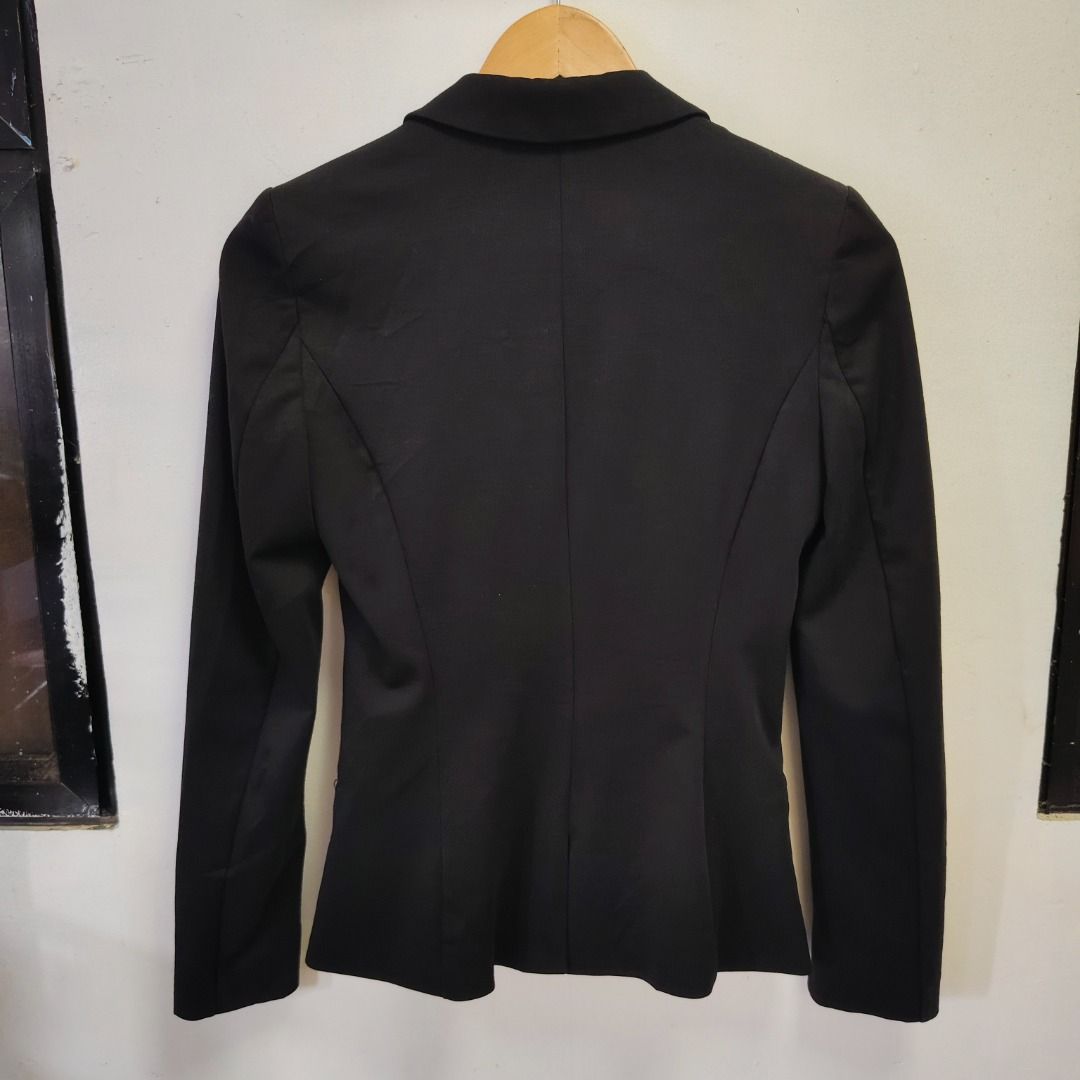 H&M Black Single-Button Tailored Jacket Blazer (Category: Coats, Jackets and Outerwear) located in Davao. Submitted by jcshop27 (Listing ID 1470558994, Image 2). Description: See flaw (cut at inner fabric only).