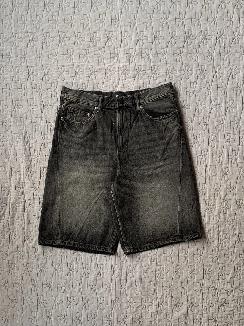 H&M Black Washed Baggy Long Jorts (Category: Shorts) located in Imus. Submitted by wwew.shop (Listing ID 1470601431, Image 1). Description: 34-36 Waist 25 Length 14 Thigh 13 Hem Condition: As New / Excellent Colorrate: 10 Issue(s):.