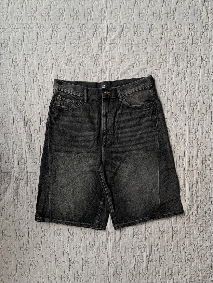 H&M Black Washed Baggy Long Jorts (Category: Shorts) located in Imus. Submitted by wwew.shop (Listing ID 1470601588, Image 1). Description: 34 Waist 26 Length 14 Thigh 13 Hem Condition: As New / Excellent Colorrate: 10 Issue(s):.