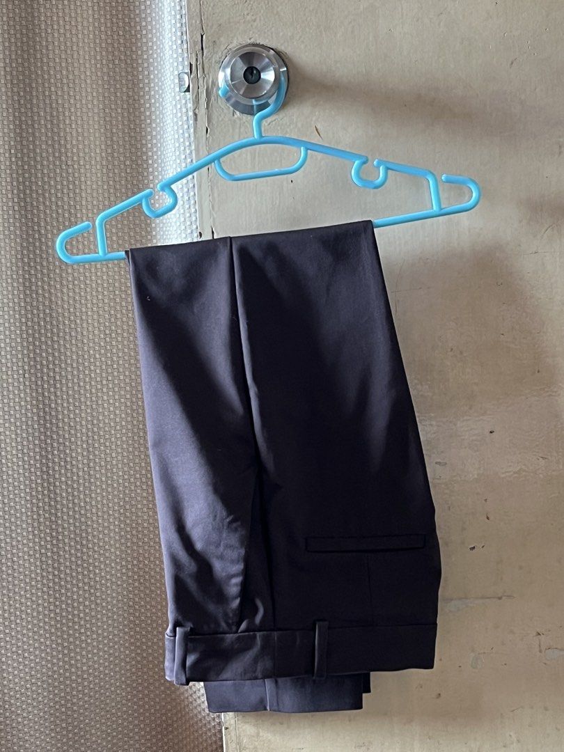 H&M Brown Cigarette Trousers (Category: Other Bottoms) located in Pasig City. Submitted by baekonnn (Listing ID 1470577317, Image 3). Description: Used twice only Brand new price: 1,490.