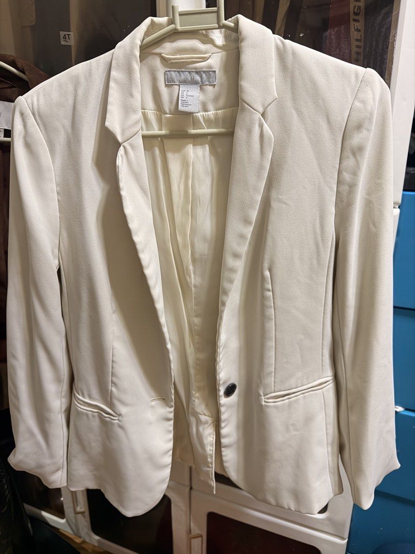 H&M Cream Blazer (Category: Coats, Jackets and Outerwear) located in Caloocan City. Submitted by leslieannemnl (Listing ID 1470558687, Image 1). Description: H&M Cream Blazer Size: Small EU - 36 +SF.