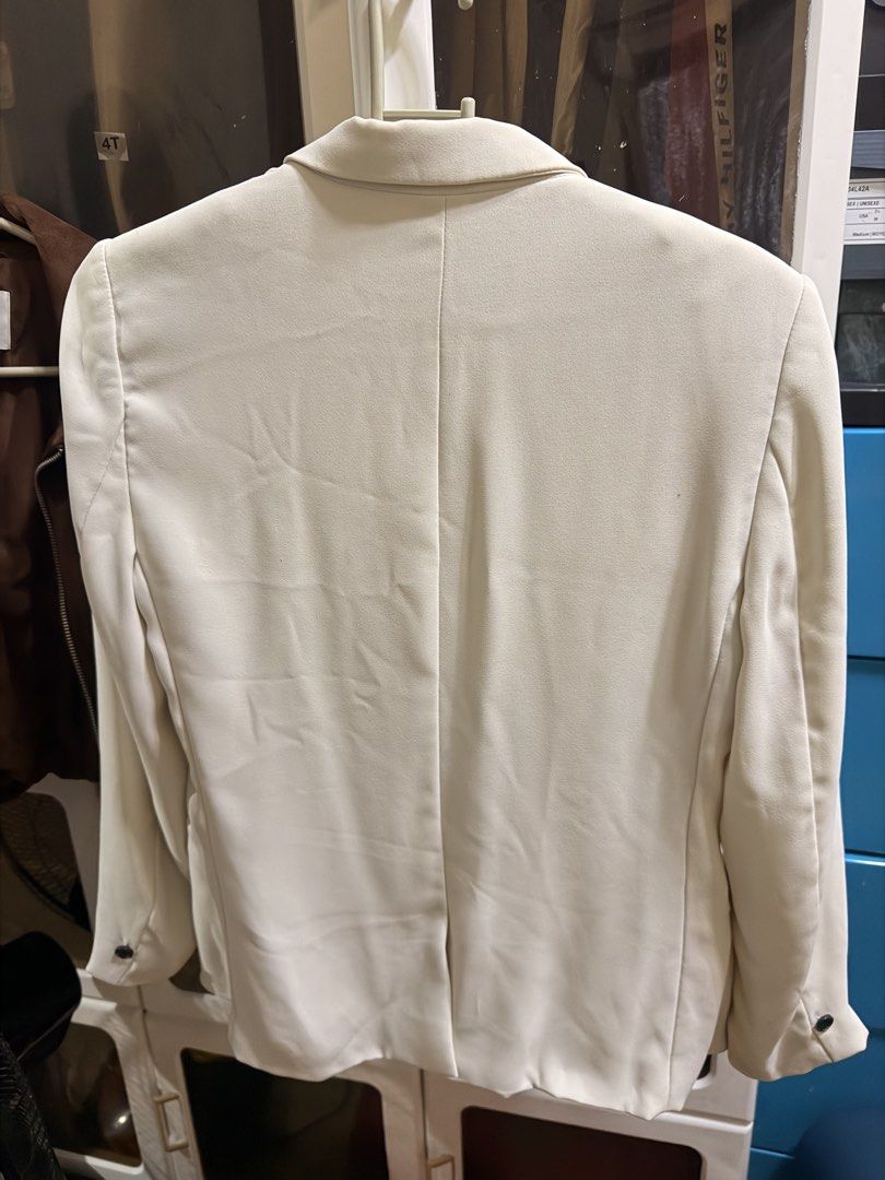 H&M Cream Blazer (Category: Coats, Jackets and Outerwear) located in Caloocan City. Submitted by leslieannemnl (Listing ID 1470558687, Image 3). Description: H&M Cream Blazer Size: Small EU - 36 +SF.