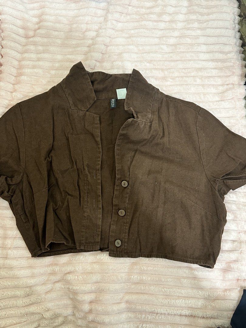 H&M Divided Brown Crop Top Button Down (Category: Shirts) located in Manila. Submitted by ysha.wears (Listing ID 1470620691, Image 1). Description: Fits XS - S.