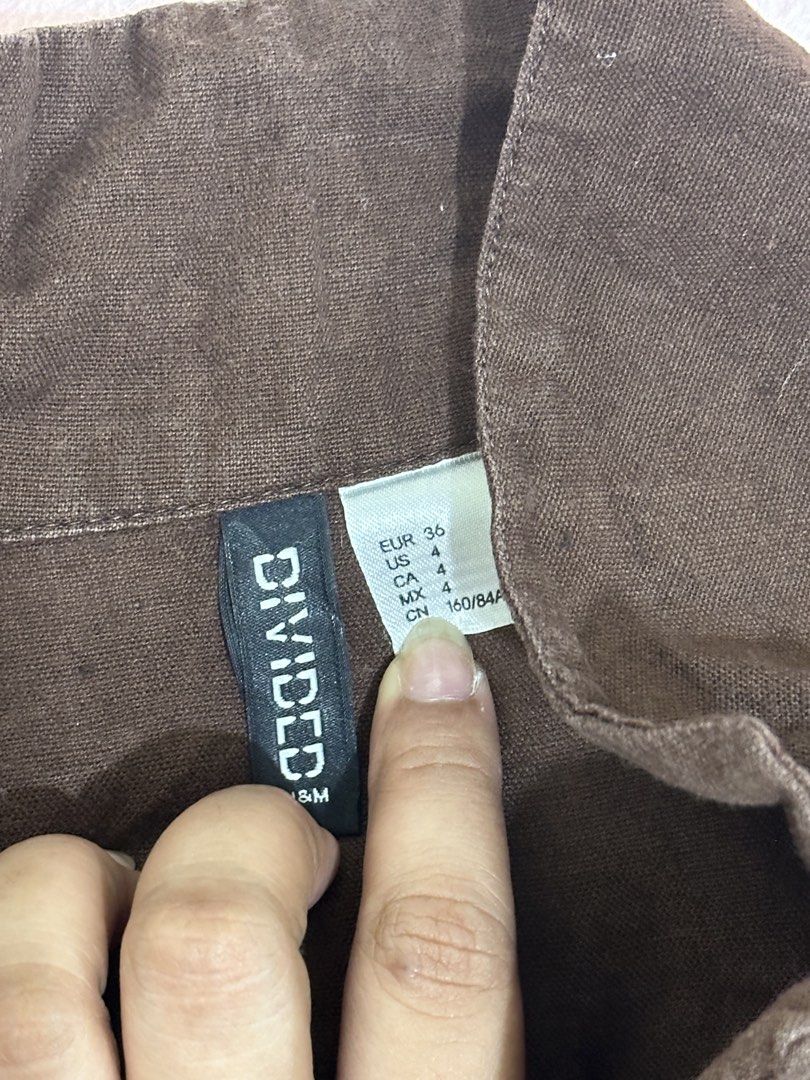 H&M Divided Brown Crop Top Button Down (Category: Shirts) located in Manila. Submitted by ysha.wears (Listing ID 1470620691, Image 2). Description: Fits XS - S.