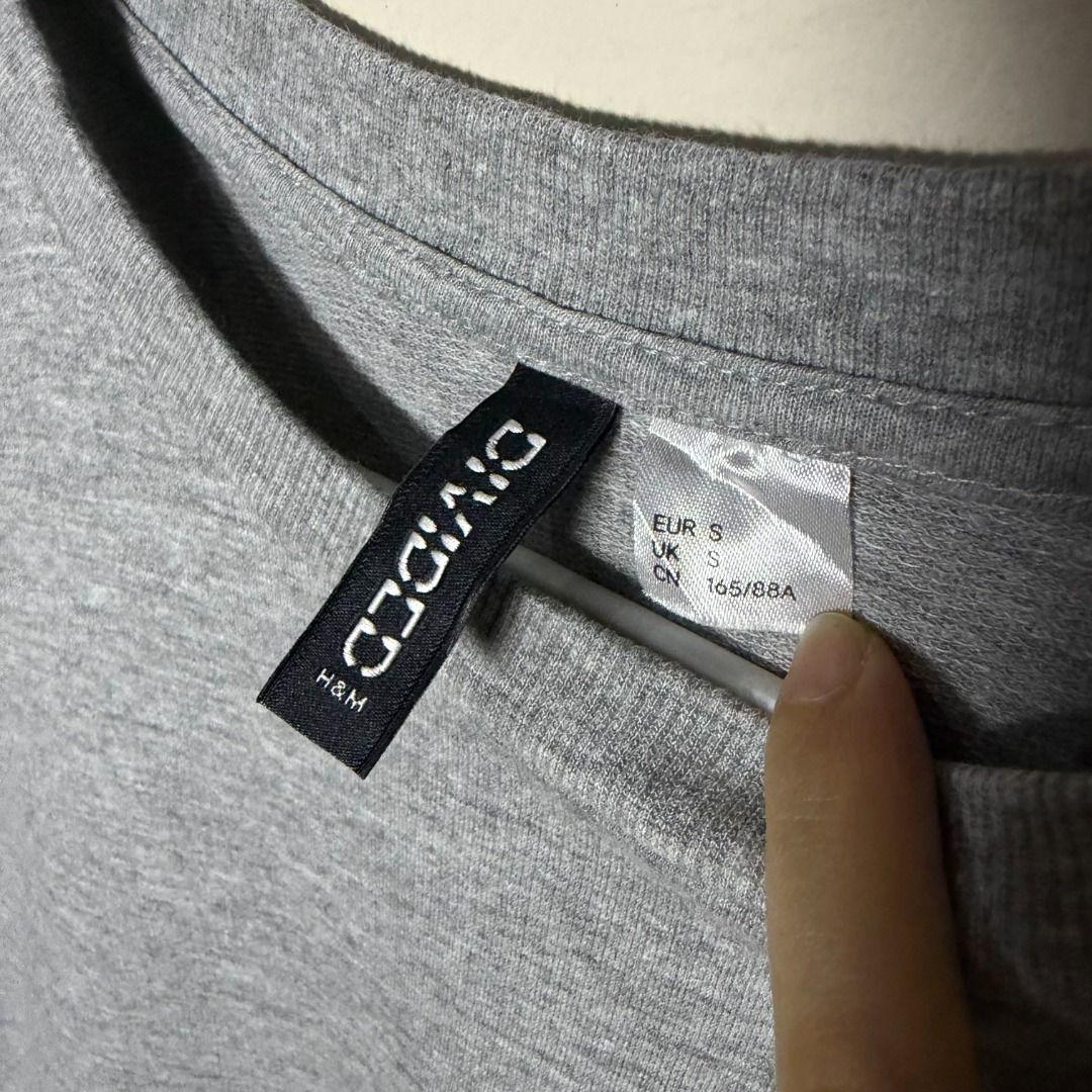 H&M Divided NASA Gray Pullover Sweatshirt (Category: Coats, Jackets and Outerwear) located in Tanauan. Submitted by rubymotilla (Listing ID 1470675094, Image 3). Description: H&M Divided NASA Gray Pullover Sweatshirt | S Measurements: 20 inches pit to pit × 24.5 inches length Condition: Please refer to the actual photos. Feel free to message me for more details 😊.