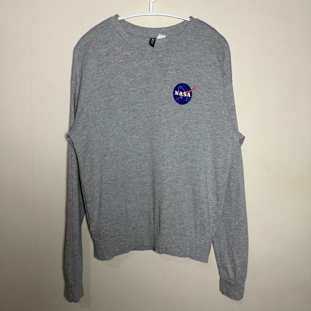 H&M Divided NASA Gray Pullover Sweatshirt (Category: Coats, Jackets and Outerwear) located in Tanauan. Submitted by rubymotilla (Listing ID 1470675094, Image 1). Description: H&M Divided NASA Gray Pullover Sweatshirt | S Measurements: 20 inches pit to pit × 24.5 inches length Condition: Please refer to the actual photos. Feel free to message me for more details 😊.