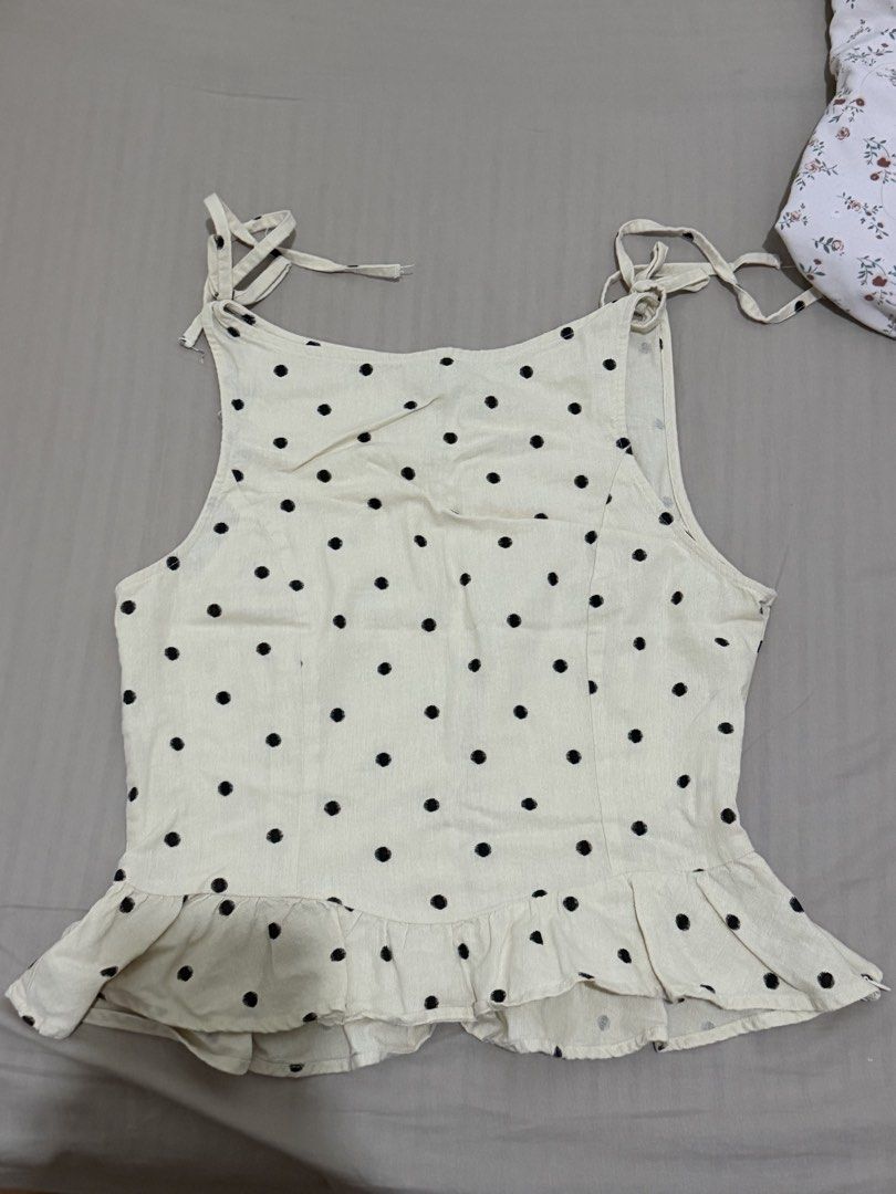 H&M Divided Polka Dot Peplum Top Size S (Category: Sleeveless) located in Manila. Submitted by jane_marga (Listing ID 1470681925, Image 1). Description: - Brand/Model: H&M Divided Cami Top - Color/Pattern: Cream with all-over black polka dots - Size: S (EUR S, US S, CN 165/88A) - Measurements: Pit-to-pit ~17 inches, Length ~18.5 inches - Details: Tie-shoulder straps, peplum hem - Material: Light and breezy, perfect for casual wear - Condition: Ex
