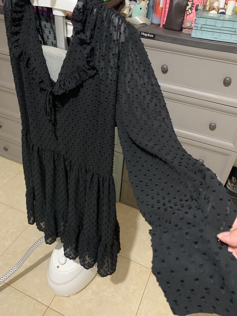 H&M Dress (Category: Dresses) located in Taytay. Submitted by cocokrunchhh (Listing ID 1470597168, Image 2). Description: .