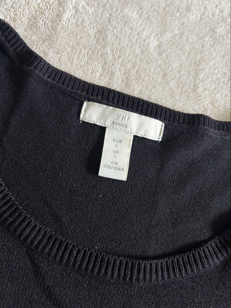 H&M Fine-Knit Short Sleeve Top (Category: Shirts) located in Carigara. Submitted by abiesclutter (Listing ID 1470622771, Image 3). Description: Brand: H&M Basics Size: L Design: Fine-gauge knitted fabric texture, a ribbed crew neck collar, matching subtle ribbed cuffs on the short sleeves, and a clean ribbed hemline at the waist Made in: Bangladesh Condition: In very good condition with less signs of usage .