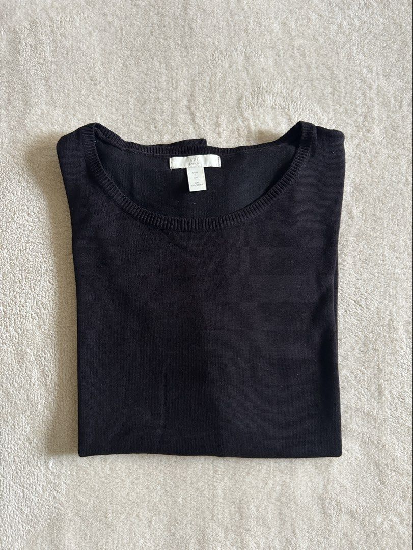 H&M Fine-Knit Short Sleeve Top (Category: Shirts) located in Carigara. Submitted by abiesclutter (Listing ID 1470622771, Image 1). Description: Brand: H&M Basics Size: L Design: Fine-gauge knitted fabric texture, a ribbed crew neck collar, matching subtle ribbed cuffs on the short sleeves, and a clean ribbed hemline at the waist Made in: Bangladesh Condition: In very good condition with less signs of usage .