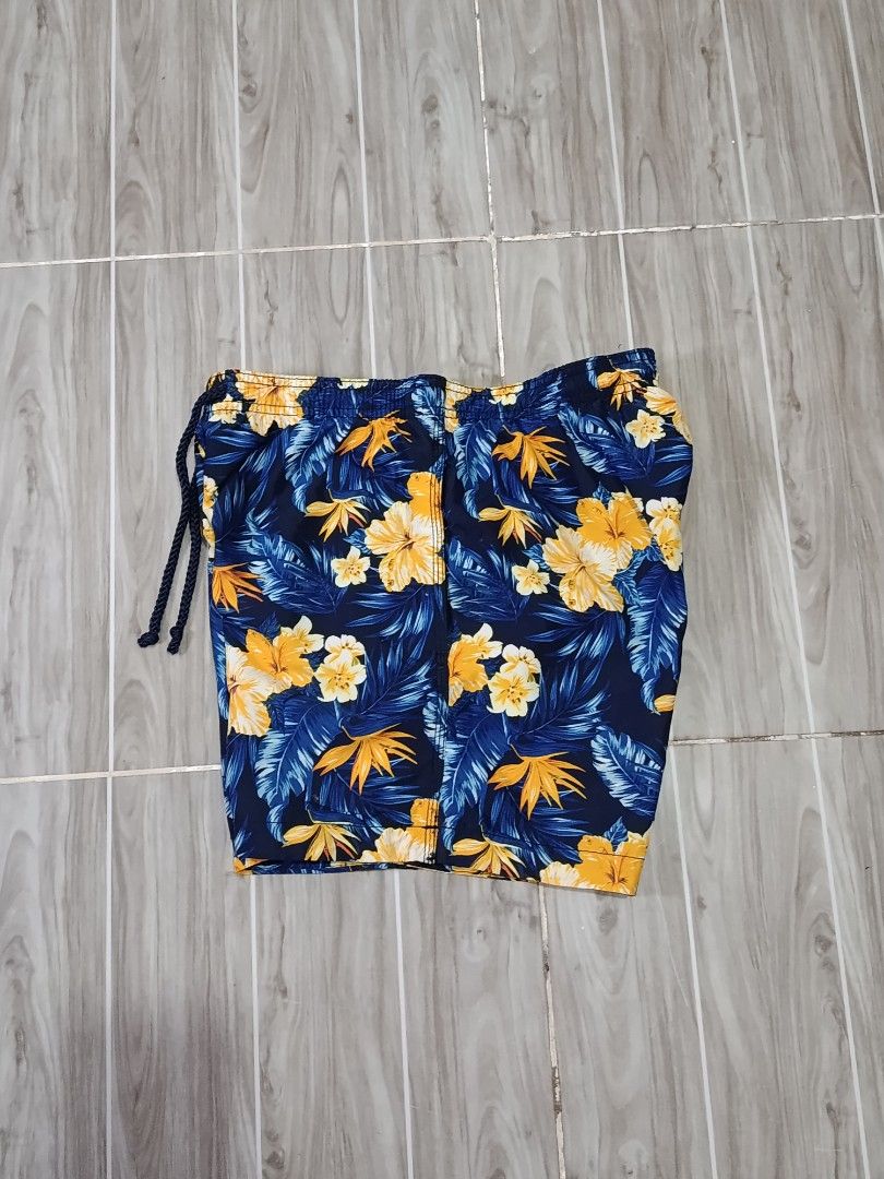 H&M FLORAL NYLON SHORT (freeshipping) (Category: Shorts) located in Quezon City. Submitted by gyl-stop (Listing ID 1470680740, Image 3). Description: free shipping 28-30 x 15.5 excellent condi cr: 9.8/10 issue: none.