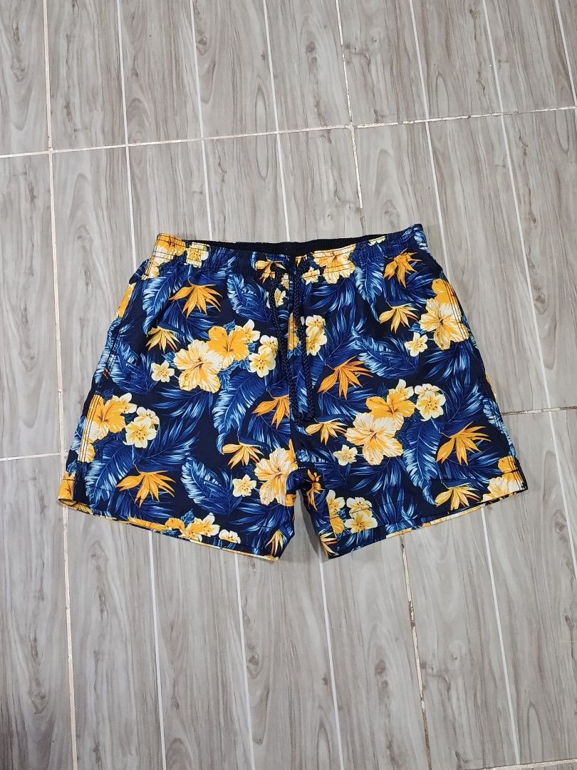 H&M FLORAL NYLON SHORT (freeshipping) (Category: Shorts) located in Quezon City. Submitted by gyl-stop (Listing ID 1470680740, Image 1). Description: free shipping 28-30 x 15.5 excellent condi cr: 9.8/10 issue: none.