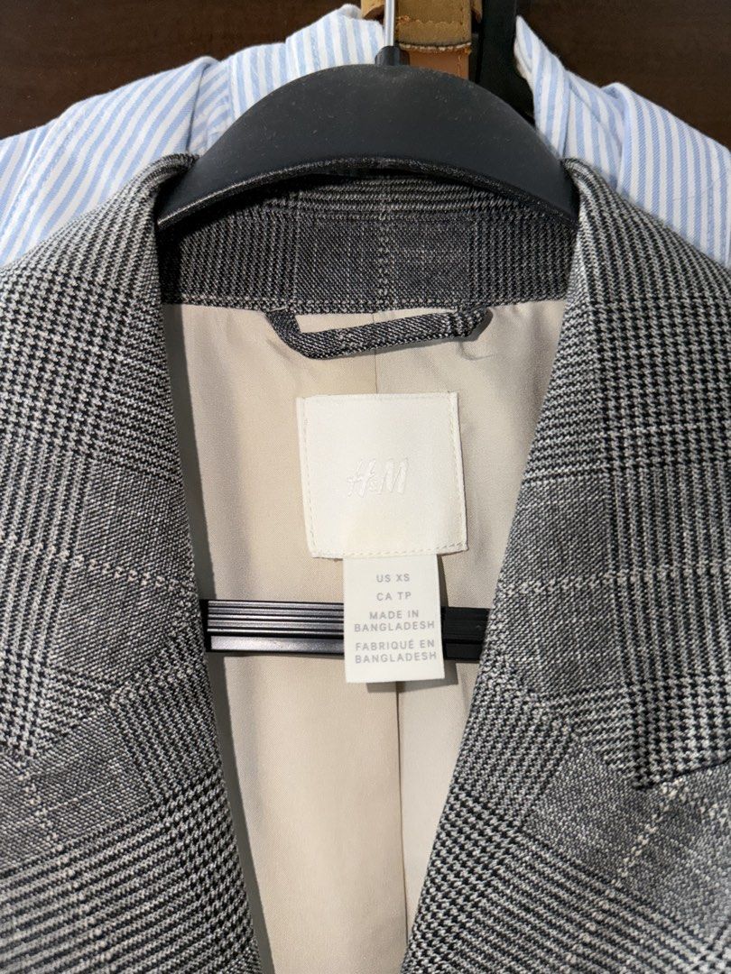 H&M Grey Plaid Double-Breasted Blazer Size XS (Category: Coats, Jackets and Outerwear) located in Mandaluyong City. Submitted by kadynkelsey (Listing ID 1470667938, Image 2). Description: - Brand/Model: H&M Grey Plaid Double-Breasted Blazer - Size: US XS (Made in Bangladesh) - Material & Lining: Fully lined in beige with clean, structured fabric - Design: Notched lapels, structured shoulders, two-button closure, and front flap pockets - Condition
