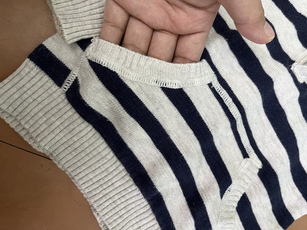 H&M hoodie sweater (Category: Babies & Kids Fashion) located in Manila. Submitted by dsanjuansdeclutter (Listing ID 1470613130, Image 2). Description: .