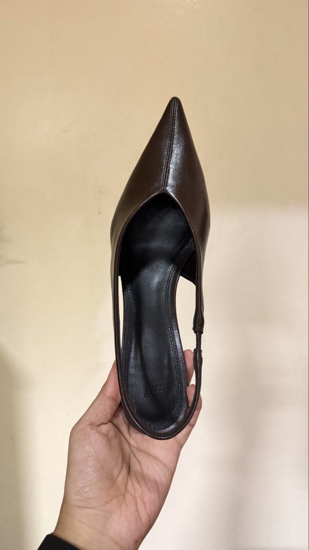 H&M kitten heels in deep brown (Category: Heels) located in Makati City. Submitted by viabrenilla (Listing ID 1470657044, Image 3). Description: H&M kitten heels size 9 BUT BEST FITS size 8 used once only for an event original price 1.7k 📍 makati.