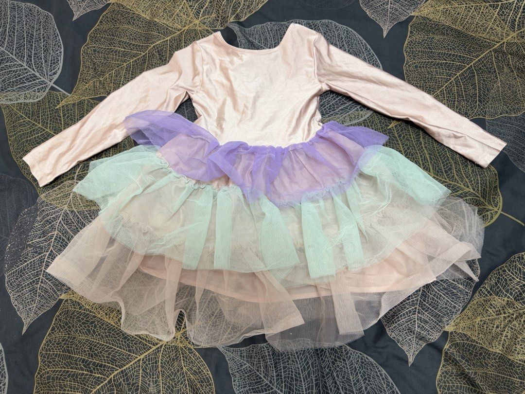 H&M Leotard 4-6y (Category: Babies & Kids Fashion) located in San Mateo. Submitted by eulahs_clothing_boutique (Listing ID 1470627396, Image 1). Description: 1 DAY RESERVATION ONLY! NO PAYMENT - NO SHIPPING LAST PRICE POSTED!! Courier: J&T, Lalamove/Grab Express Payment Method: Gcash or Maribank.