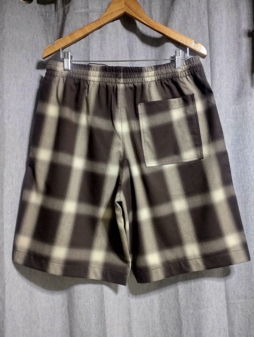 H&M Loose Plaid Shorts Brown (Category: Shorts) located in Minglanilla. Submitted by 1vannix (Listing ID 1470680385, Image 3). Description: As New Condition Issue(s): ❌❌ Color rate: 10/10 Medium on tag Waist: 32 Thigh: 15 Length: 21 Hem: 13 Para kang bumili sa mall, good as new condi 📍 Location: Minglanilla, Cebu ✈️ Nationwide shipping via J&T Express 💲Mode of payment: Gcash Payment First‼️.