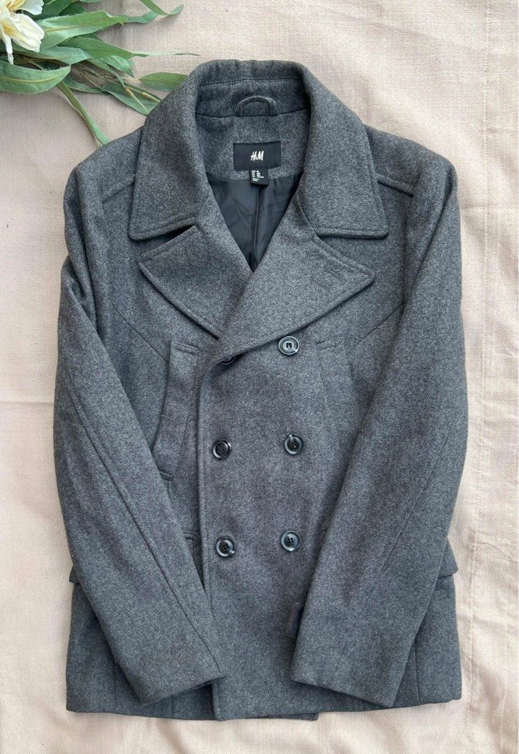 H&M Men’s COAT 🧥 (Category: Coats, Jackets and Outerwear) located in Pili. Submitted by thankyounext_bicol (Listing ID 1470686194, Image 2). Description: charcoal gray double-breasted Like new 💛.
