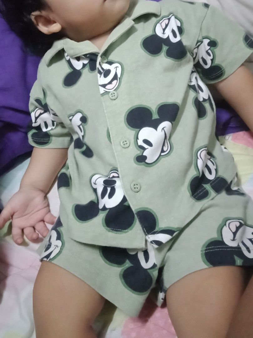 H&M Mickey terno 6-12 mos (Category: Babies & Kids Fashion) located in Manila. Submitted by jopaychi (Listing ID 1470584356, Image 2). Description: H&M Mickey Mouse terno. With minimal issue. 6-12 months.