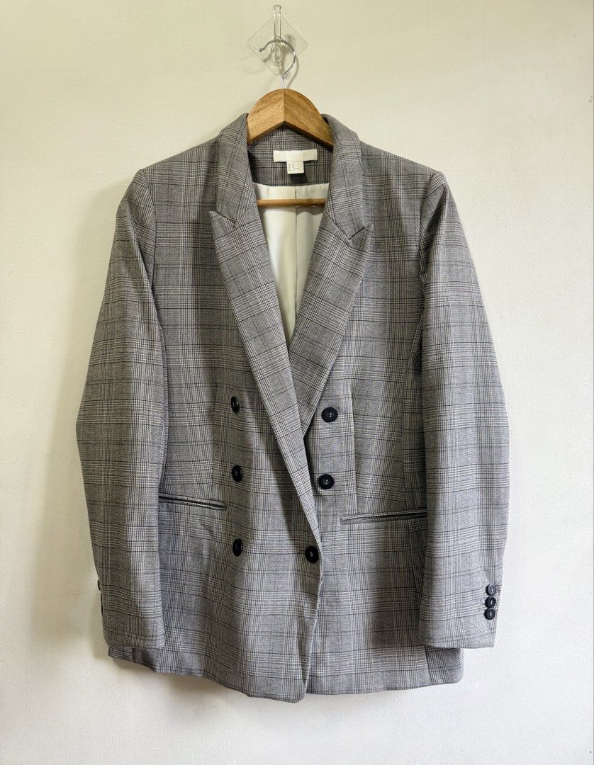 H&M plaid blazer (Category: Coats, Jackets and Outerwear) located in Tarlac. Submitted by giannisdeclutters4106 (Listing ID 1470568008, Image 1). Description: Like new Medium to large .