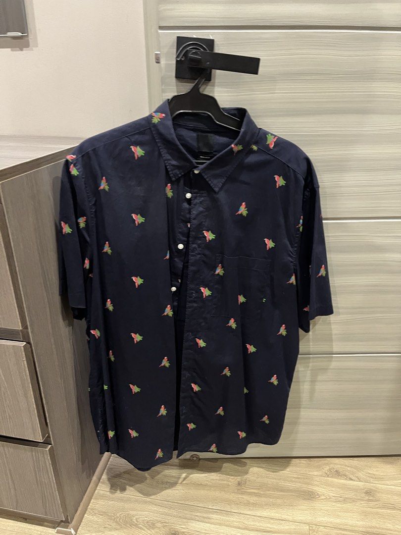 H&M short-sleeve polo (size L) (Category: Tshirts & Polo Shirts ) located in Cavite. Submitted by askingryan (Listing ID 1470723515, Image 1). Description: - High-quality materials built for durability - Sleek and modern design as shown in pictures - Perfect for everyday functionality and style - Hassle-free shipping options available.