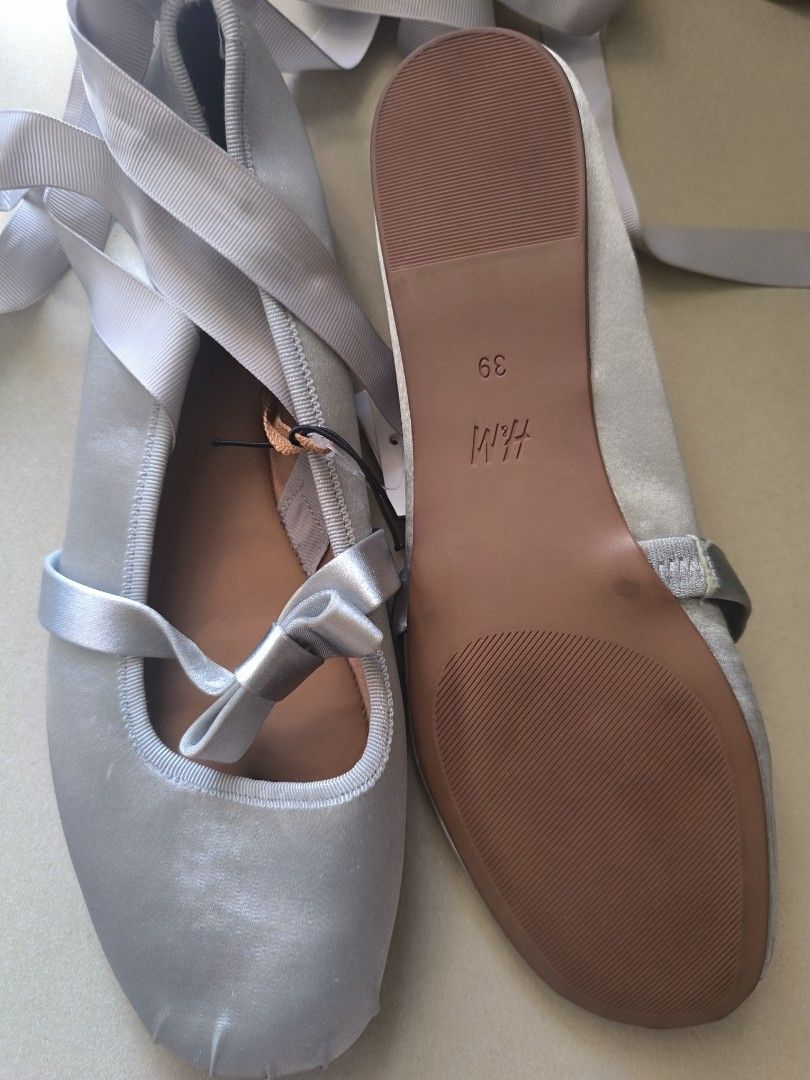 H&M silver ballet shoes flats (Category: Flats & Sandals) located in Manila. Submitted by lianlim.mail (Listing ID 1470565853, Image 2). Description: H&M silver ballet shoes style flats size 39 unused but old stock orig price 999.