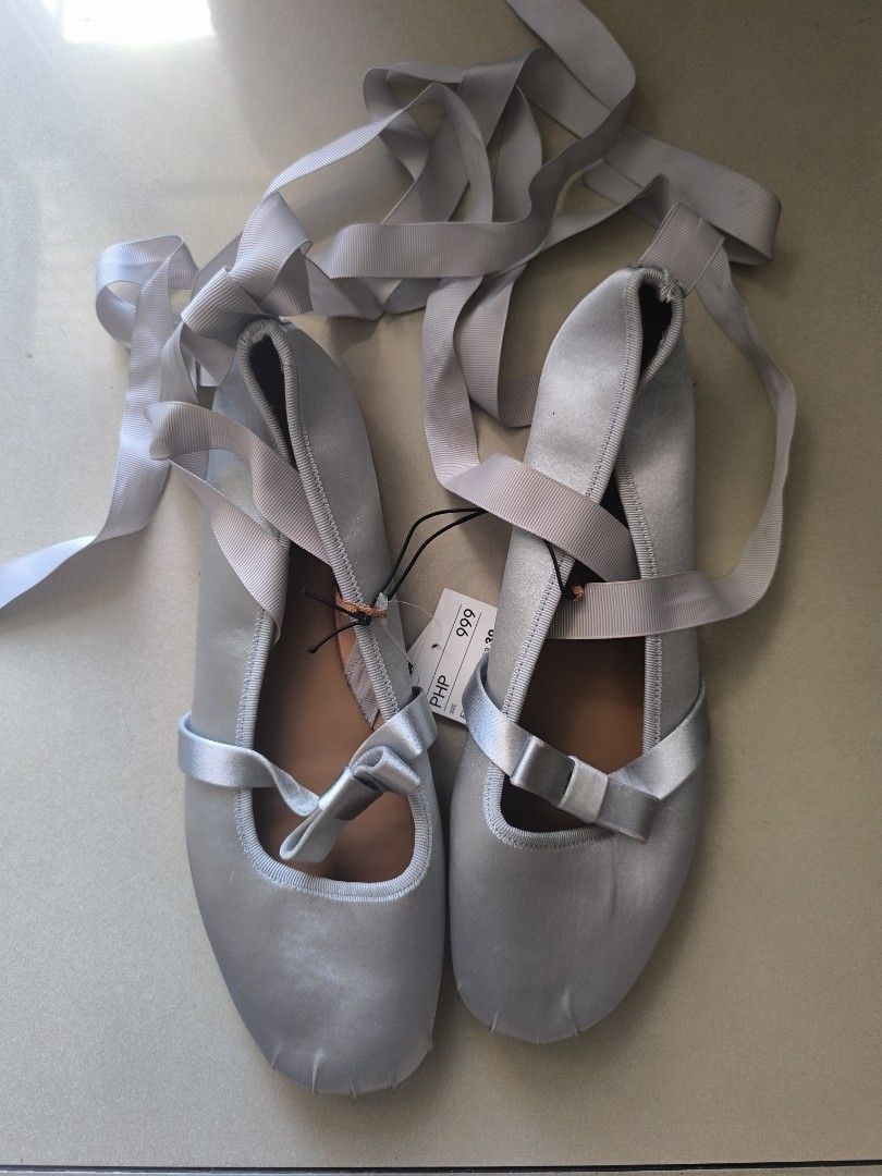 H&M silver ballet shoes flats (Category: Flats & Sandals) located in Manila. Submitted by lianlim.mail (Listing ID 1470565853, Image 1). Description: H&M silver ballet shoes style flats size 39 unused but old stock orig price 999.