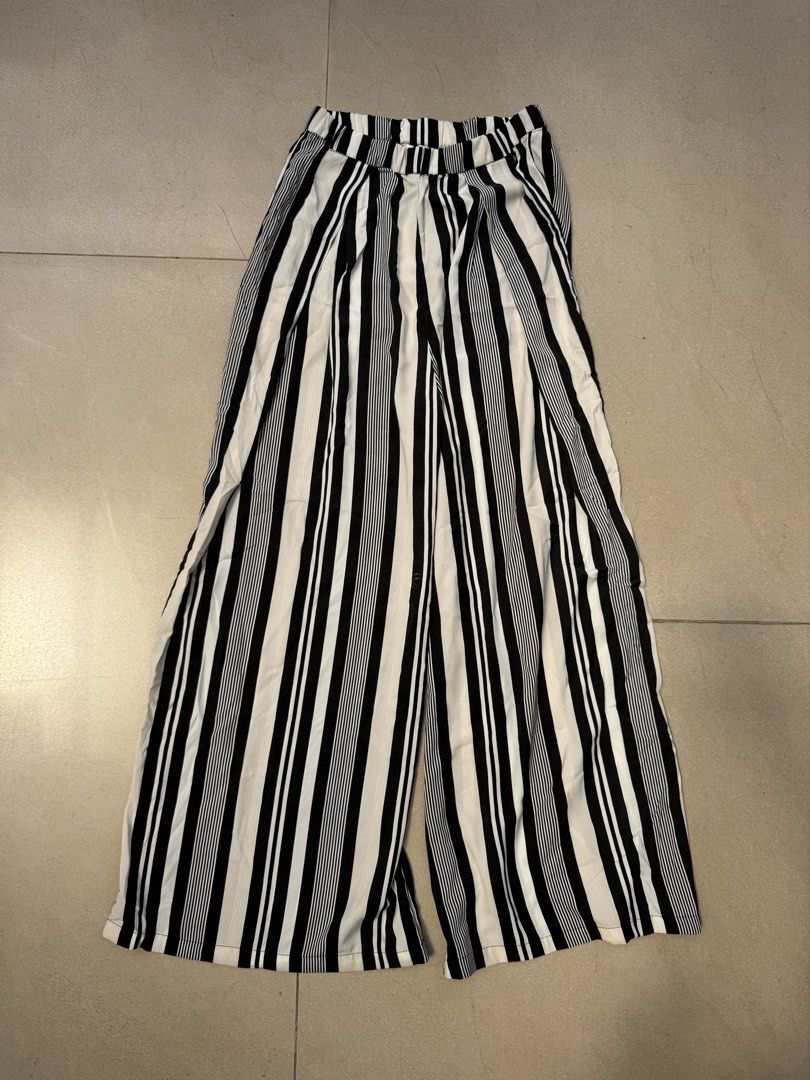 H&M stripe trouser (Category: Other Bottoms) located in Quezon City. Submitted by closet.cha (Listing ID 1470574139, Image 2). Description: *PLEASE READ DESCRIPTION, DO NOT MAKE AN OFFER IF YOU ARE NOT SURE* Size: XS/S Just have a hanger mark on one leg kasi hindi nasuot. Garterized waist Unworn No return no exchange No haggle and low baller offers. No other photos or when worn for flat lays. No Meet-Ups No Cash on Delivery No Pera Padala at the 