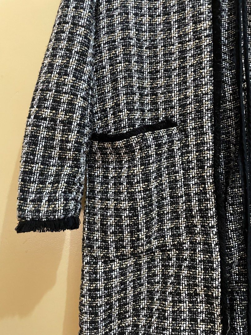 H&M Tweed Blazer Coat (Category: Coats, Jackets and Outerwear) located in Bacoor. Submitted by s4dee (Listing ID 1470624018, Image 2). Description: size: small (can fit s - m) - orig - no flaws.