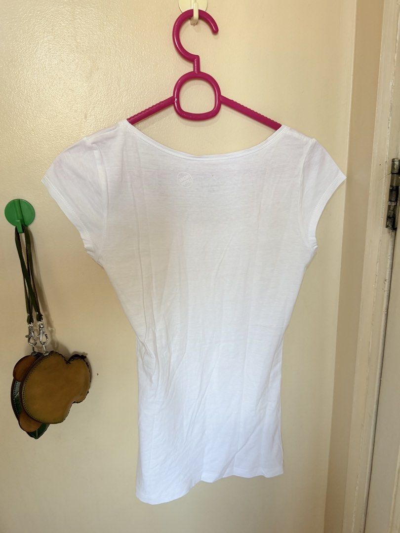 H&M white body shirt (Category: Shirts) located in Manila. Submitted by hellokittyjhoe (Listing ID 1470696386, Image 2). Description: .