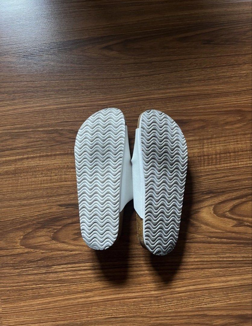 H&M White Double Buckle Sandals (Category: Flats & Sandals) located in Quezon City. Submitted by ichigohuh (Listing ID 1470581421, Image 2). Description: - only used once -rfs: not my size.