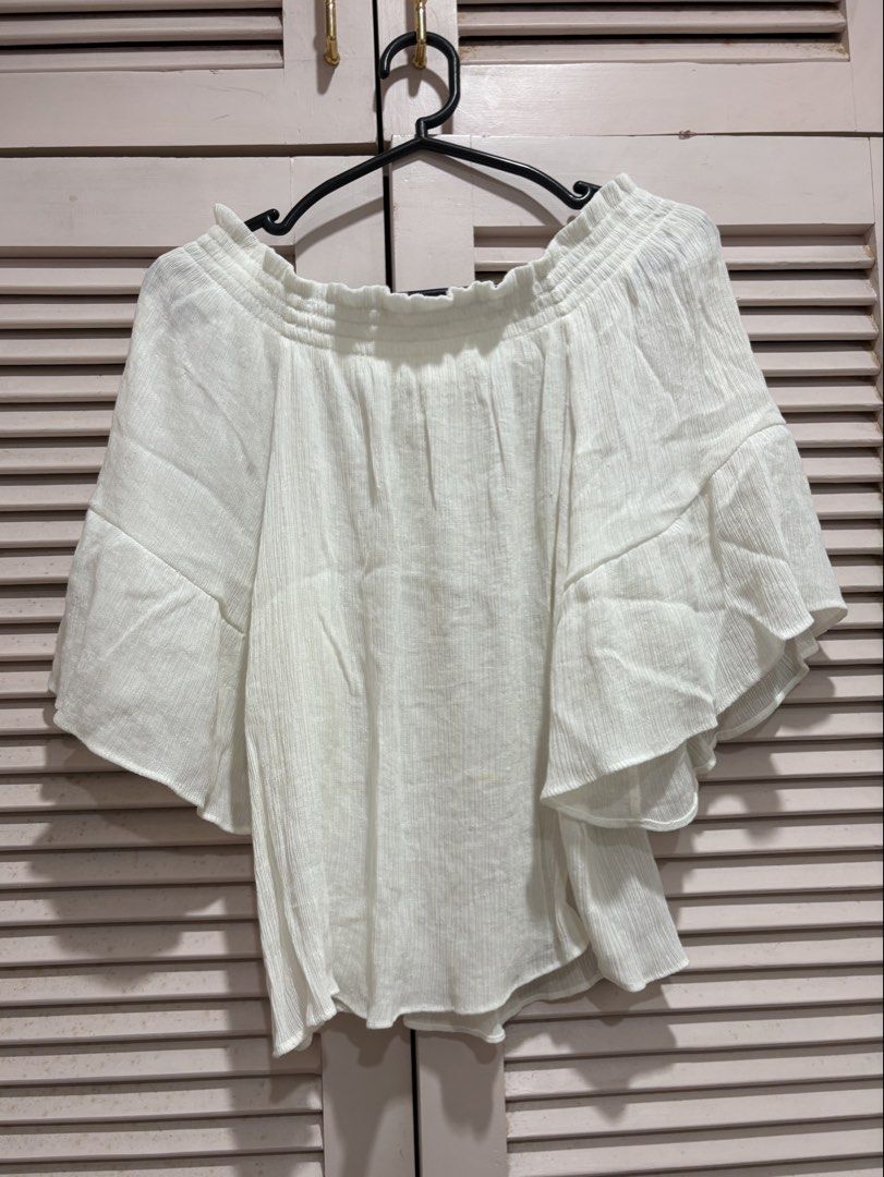 H&M White Off-Shoulder Bell Sleeve Blouse (Category: Blouses) located in Muntinlupa City. Submitted by sukimum (Listing ID 1470671569, Image 1). Description: BNWOT- never used, only washed. Very lightweight, slightly sheer crinkled fabric. Best fits M-XL frames. For S frames, better if you have wider shoulders. Has two faint brown stains on the sleeve and lower area (check latter photos). Not sure where it came from while it was stored, but i do 