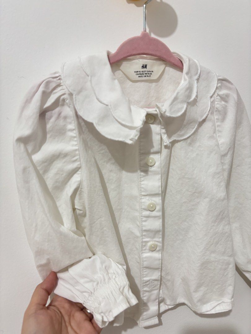 H&M White Scallop Collar Blouse Size 2Y (Category: Blouses) located in Bulacan. Submitted by ricammendz (Listing ID 1470730626, Image 3). Description: 1-2t Good condi 700 plus ko nabili brandnew Cute for jumper or dress inner.