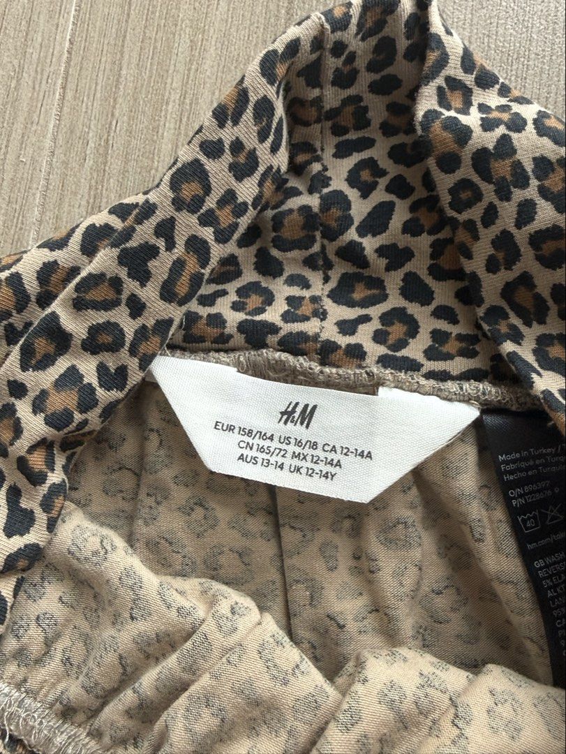 HNM leopard cheetah print layered skirt (Category: Skirts) located in Manila. Submitted by bella_boo (Listing ID 1470587745, Image 2). Description: have to sell by TODAY (tuesday) tags 🏷️: brandy melville, subdued, edikted, cotton on, stradivarius, bershka, pull and bear, zara, h&m, hnm.
