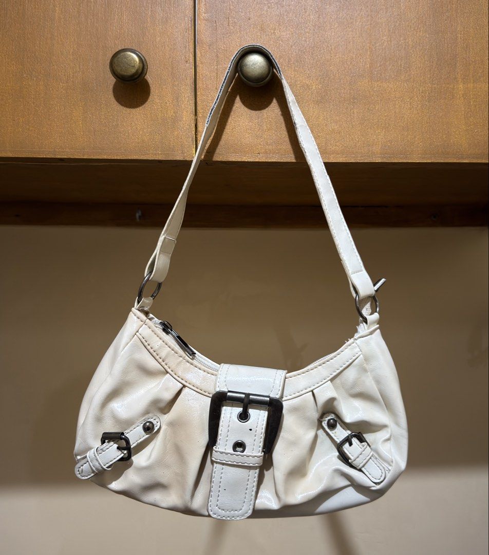 HOBO BAG (Category: Shoulder Bags) located in Manila. Submitted by urban.vintage (Listing ID 1470594103, Image 1). Description: ISSUE: SEE THE PICS FOR ISSUE ( NEED WASH ) MOP :GCASH ( NO COD ) SHIP VIA : LALAMOVE & J&T LOCATION : PASIG CITY.
