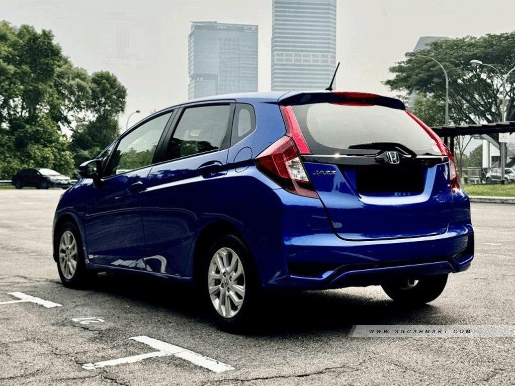 Honda Jazz 1.3 (A) (Category: Used Cars) located in Singapore. Submitted by m_macztech (Listing ID 1470570803, Image 3). Description: ➡️ Features 1.3L 4-stroke DOHC I-VTEC with Earth Dreams CVT (A) transmission producing 98bhp. Fuel consumption of 19.2km/l with 40l tank capacity ℹ️ Accessories Touchscreen infotainment with Bluetooth, multi function steering wheel, reverse camera/sensor, keyless entry ✅ 1 Owner Unit ✅ Well taken Care by previous o