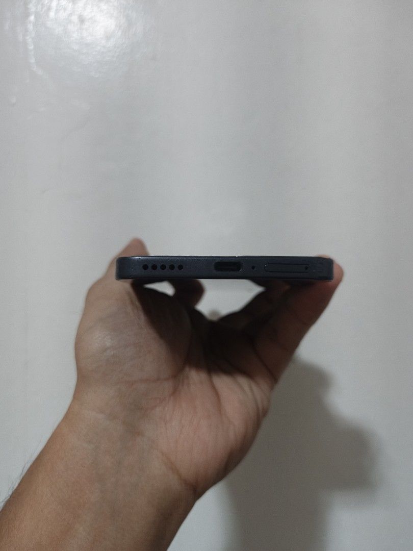 Honor 400 5G 512GB/12 (Category: Android Others) located in Muntinlupa City. Submitted by mxxy09 (Listing ID 1470740879, Image 3). Description: FOR SALE / SWAP PLS READ CAREFULLY SA ISSUE HONOR 400 5G 512GB / 12GB SNAPDRAGON HONES ISSUE 1. Crack backglass at camera lens scratches and dents sa corner 2. AMOLED burn sa taas ng battery icon and signal ( mild only Hindi sa kita kung naka matte ceramic tempered glass ka ) 3. Wide angle Ok nmn yung mai