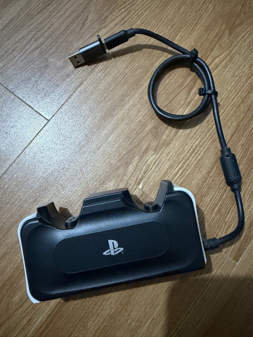 Hori Dual Charger for DualSense Wireless Controller PS5 (Category: Cables & Chargers) located in Pasig City. Submitted by justforfun-collectibles (Listing ID 1470735739, Image 1). Description: .