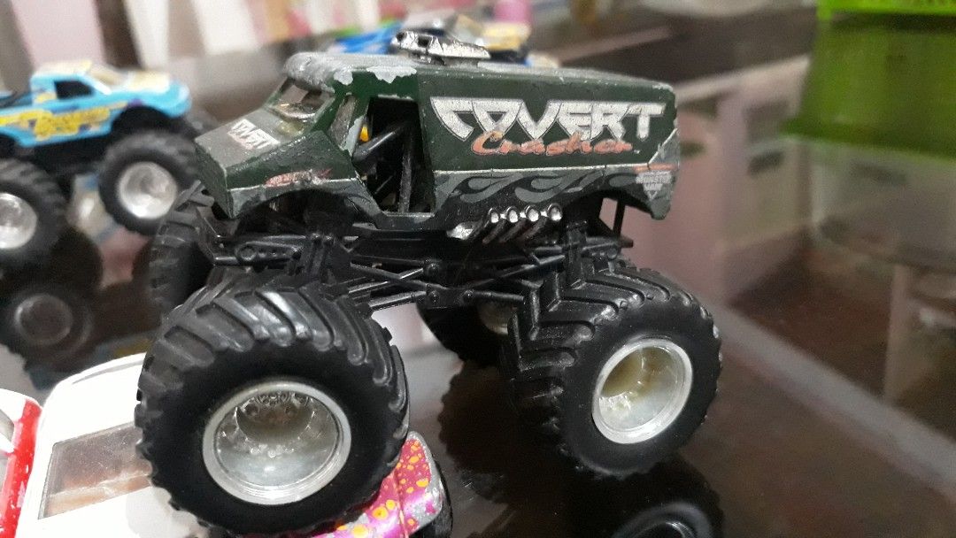Hotwheels Monster Jam (Category: Vehicle & Diecast Models) located in Manila. Submitted by 72370 (Listing ID 1470685760, Image 3). Description: - Pink Hot Wheels monster truck with Scarlet Bandit graphics - Black chassis and oversized chunky tires with chrome-look rims - Includes a crushed die-cast car trapped under the front wheel - Condition: Slight wear on the body paint from playtime - Perfect for Hot Wheels fans and collectors.