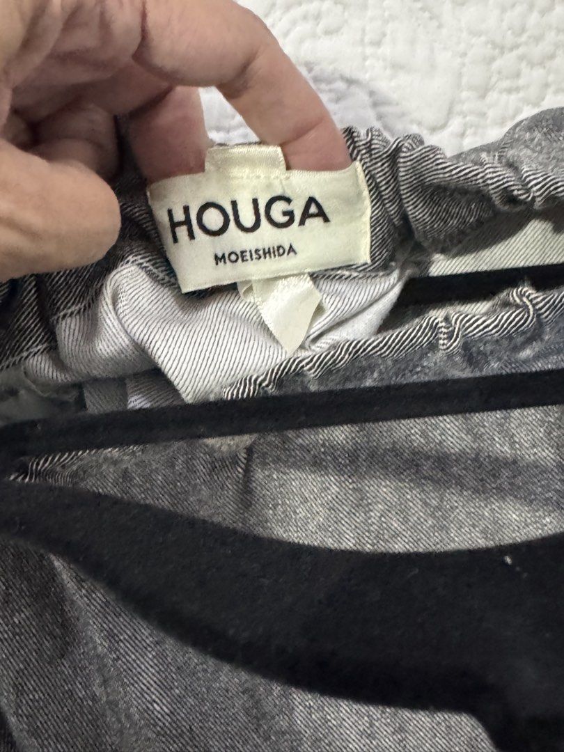 Houga Asymmetrical skirt Size 1 (Category: Luxury Apparel) located in Makati City. Submitted by marymae1223 (Listing ID 1470650709, Image 3). Description: Preloved Houga Skirt size 1 used thrice Size 1 is Us 2 to 4 skirt is garter so it’s slightly expandable Gcash Payment Guaranteed authentic Shipping carry off buyer Lalamove or j&t delivery can be arranged .