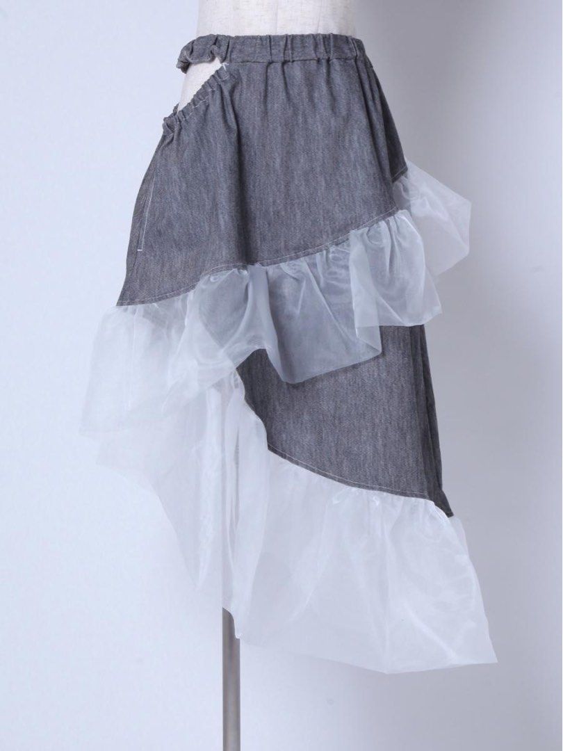 Houga Asymmetrical skirt Size 1 (Category: Luxury Apparel) located in Makati City. Submitted by marymae1223 (Listing ID 1470650709, Image 1). Description: Preloved Houga Skirt size 1 used thrice Size 1 is Us 2 to 4 skirt is garter so it’s slightly expandable Gcash Payment Guaranteed authentic Shipping carry off buyer Lalamove or j&t delivery can be arranged .