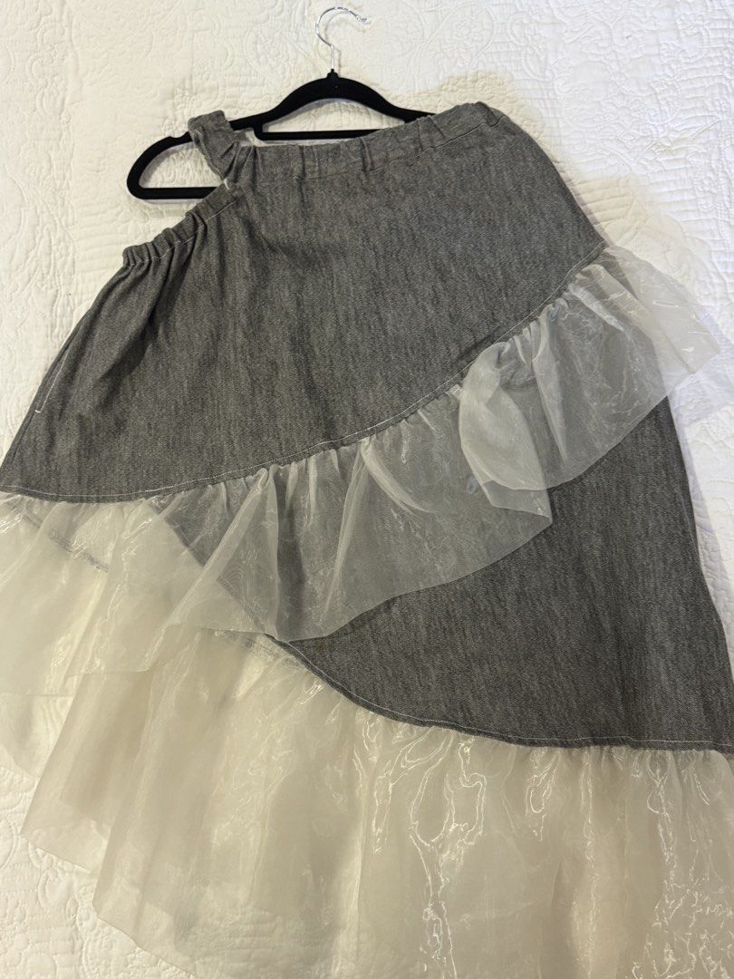 Houga Asymmetrical skirt Size 1 (Category: Luxury Apparel) located in Makati City. Submitted by marymae1223 (Listing ID 1470650709, Image 2). Description: Preloved Houga Skirt size 1 used thrice Size 1 is Us 2 to 4 skirt is garter so it’s slightly expandable Gcash Payment Guaranteed authentic Shipping carry off buyer Lalamove or j&t delivery can be arranged .