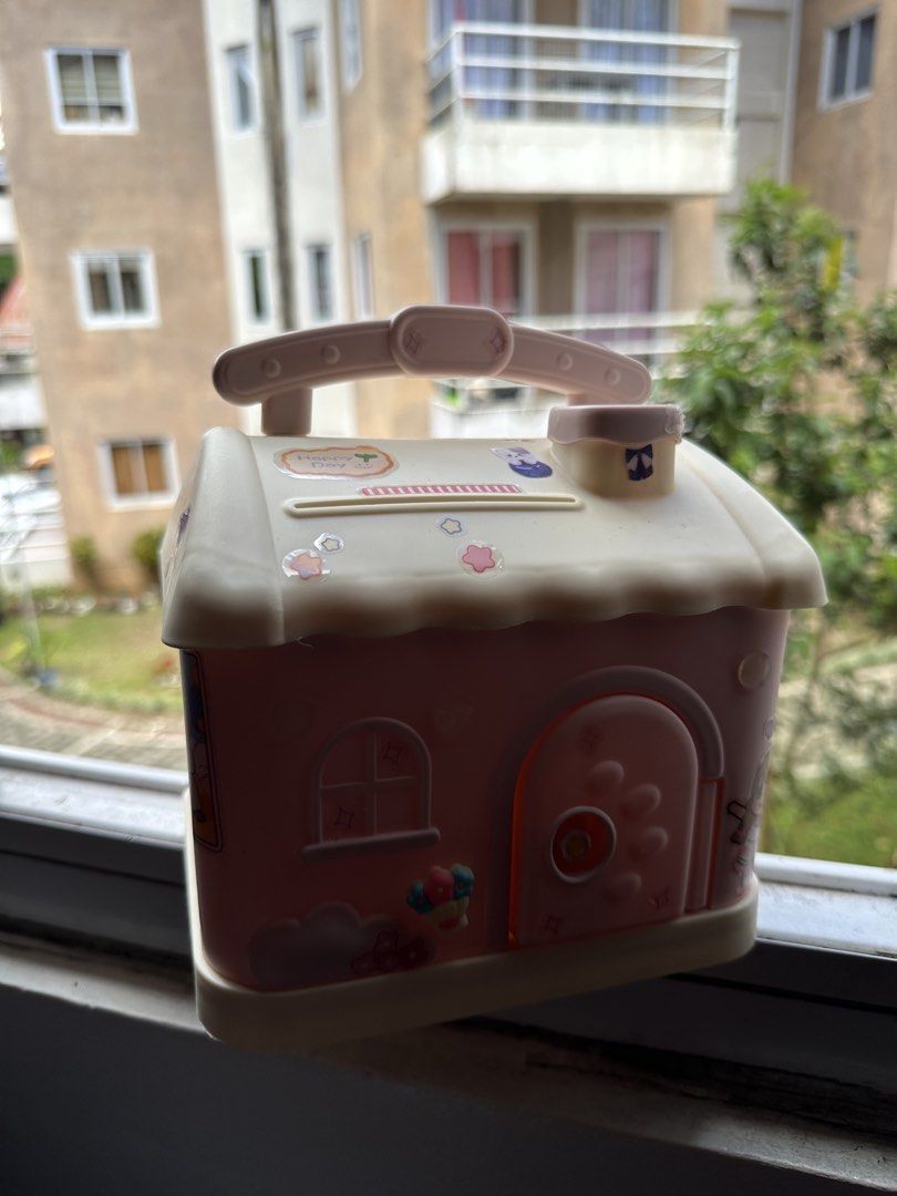 House Money Bank (Category: Everything Else Others) located in Baguio. Submitted by prettygirl_kaplaan (Listing ID 1470578011, Image 1). Description: In good condition !! Nakatambak lang. The door susi is the one nakasabit .