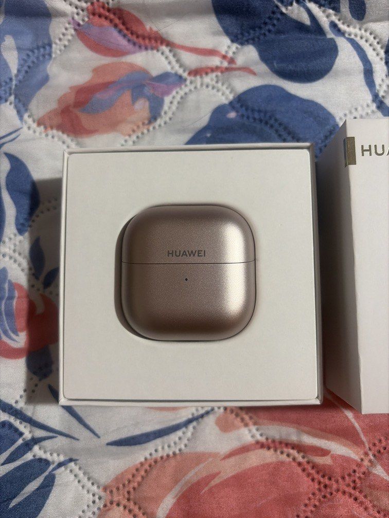 Huawei FreeClip 2 - Rose Gold (Category: Earphones) located in Manila. Submitted by frauleinnn (Listing ID 1470586149, Image 2). Description: Guaranteed legit - bought from Official Huawei Online Store. Free Snowflake accessory, and silicon case (marble design). Only used once. Good as brand new. RFS: Product color was not what I expected. And I also decided to upgrade to Apple AP Pro 3. .