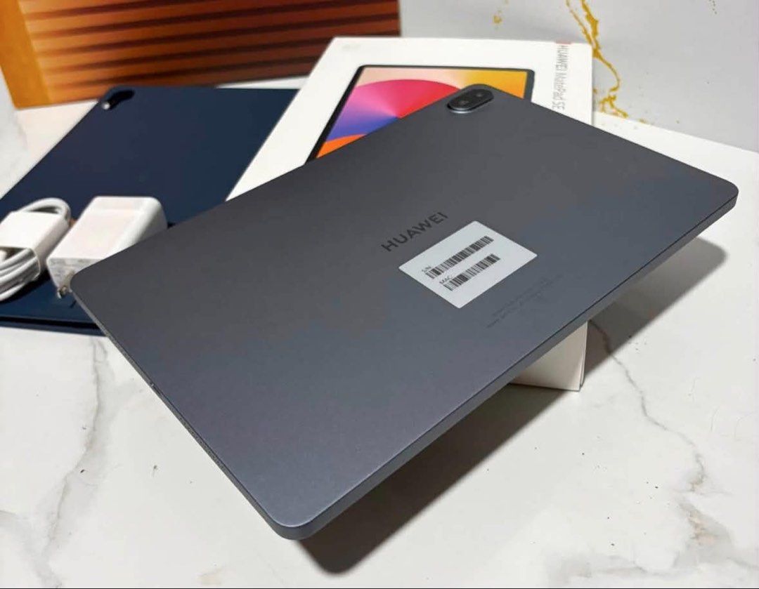 Huawei Matepad SE “11” (Category: Android) located in Bayawan. Submitted by airahmay1012 (Listing ID 1470635745, Image 2). Description: - Brand: Huawei MatePad SE 11-inch - Storage: 256GB large capacity - Color: Sleek dark gray metallic finish - Inclusions: Original box, wall charger, USB-C cable, and protective case - Condition: Excellent, clean screen and back body - Perfect for: Online classes, streaming, reading, and everyday productivity - M