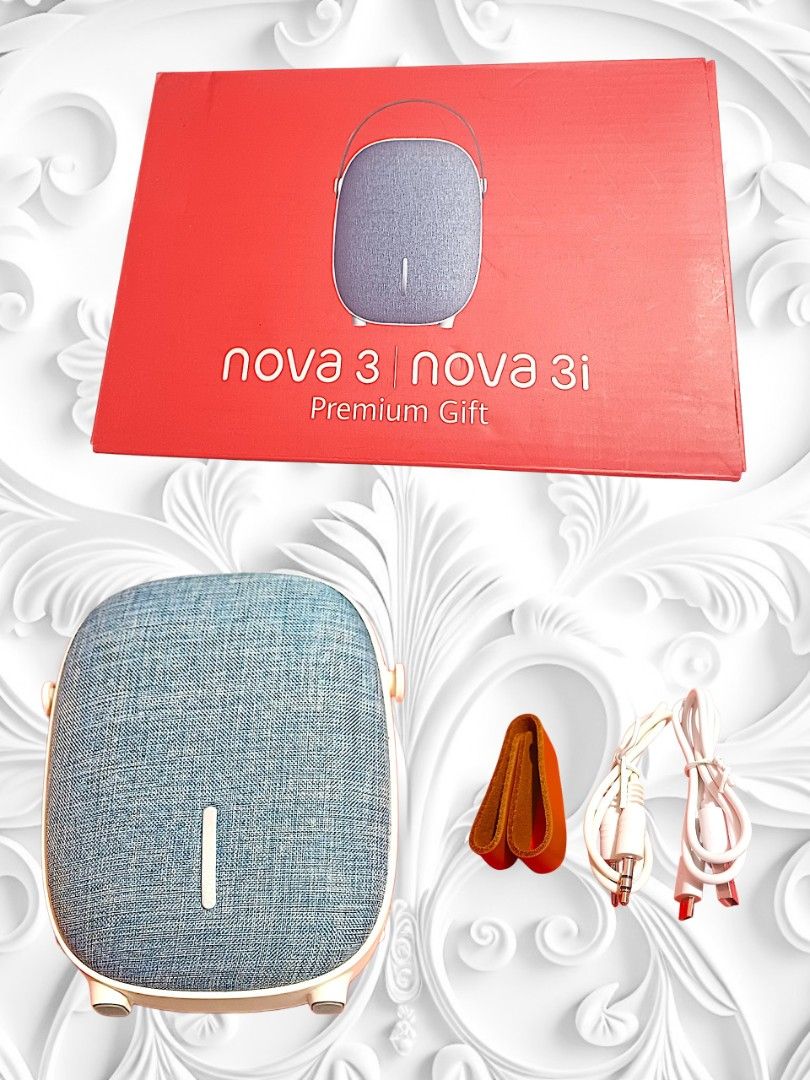 Huawei Speaker and Selfie stick (Category: Everything Else Others) located in Taguig. Submitted by queens_fashion (Listing ID 1470569224, Image 3). Description: - Brand: Huawei original product - Features: Built-in LED beauty light and wireless Bluetooth connectivity - Design: Compact black handle with easy-to-use control buttons - Inclusions: Complete with original retail packaging box - Best for: Night selfies, vlogs, and mobile photography ent