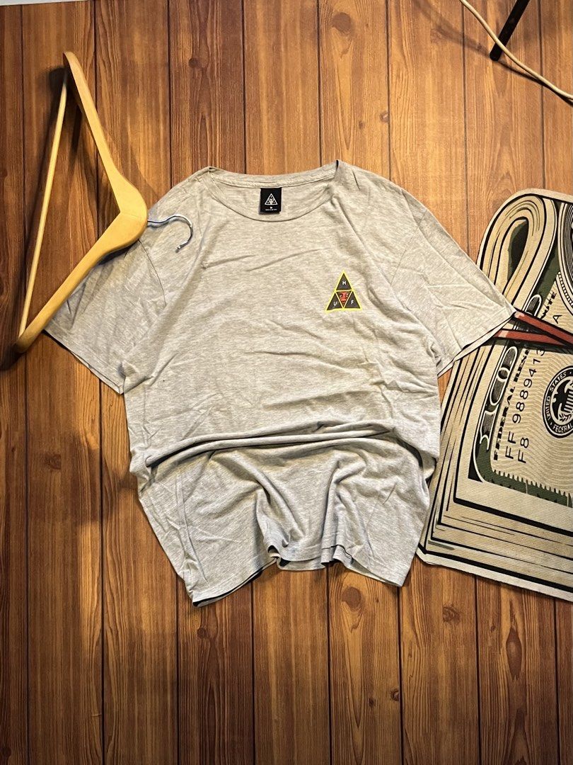 HUF x Obey Grey Graphic Tee Size M (Category: Tshirts & Polo Shirts ) located in Manila. Submitted by kenibouii (Listing ID 1470586493, Image 3). Description: RARE OBEY X HUF SHIRT DIMENSIONS: W20” × L27” SIZE: MEDIUM ISSUE: SIGN OF USAGE(PRINTS) OFF/LEGIT COLOR MAY VARY DUE TO LIGHTING THRIFTED, MANAGE YOUR EXPECTATIONS !! LOCATION: VALENZUELA CITY MODE OF PAYMENT: GCASH/MARIBANK MODE OF DELIVERY: VIA TIKTOK CHECKOUT PRICE: P499.00.