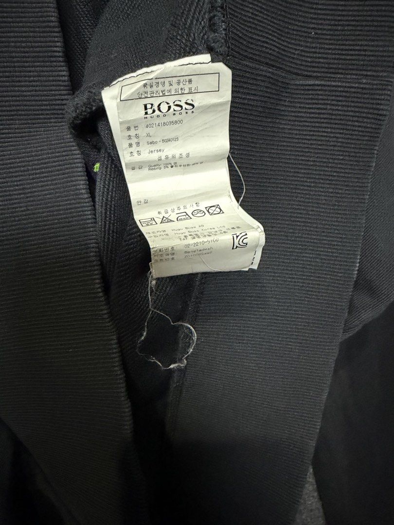 HUGO BOSS Black Embroidered Logo Sweatshirt (Category: Coats, Jackets and Outerwear) located in Baguio. Submitted by thriftcoded_2600 (Listing ID 1470606206, Image 3). Description: - Brand: Hugo Boss - Color: Classic Black - Size: XL - Condition: Excellent, - Shipping: Via J&T Express -Color Rate:9.8/10.